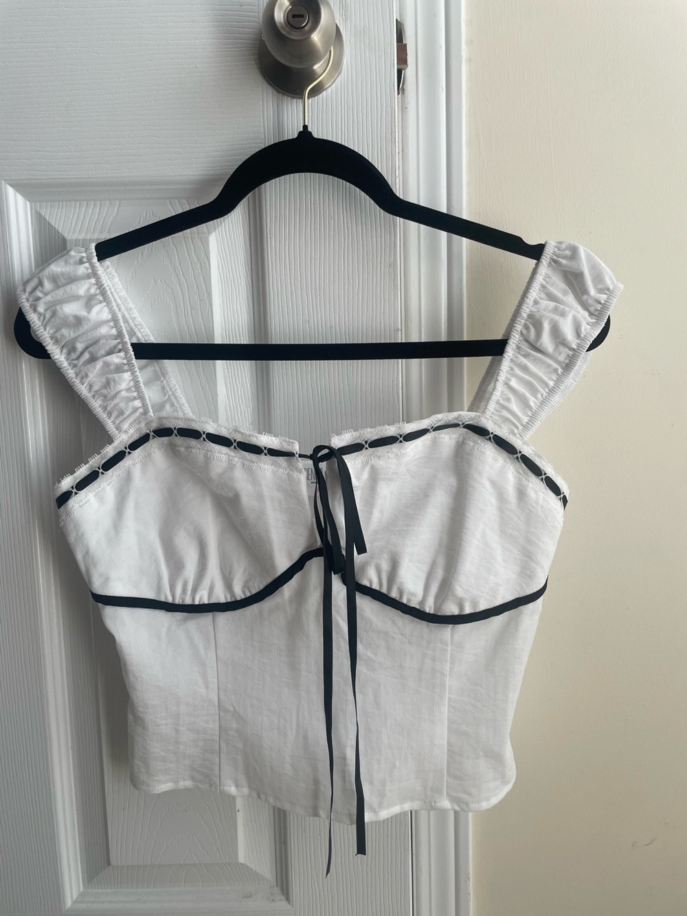 BNWOT Sienna Sky White Cap Sleeve Tie-Front Top